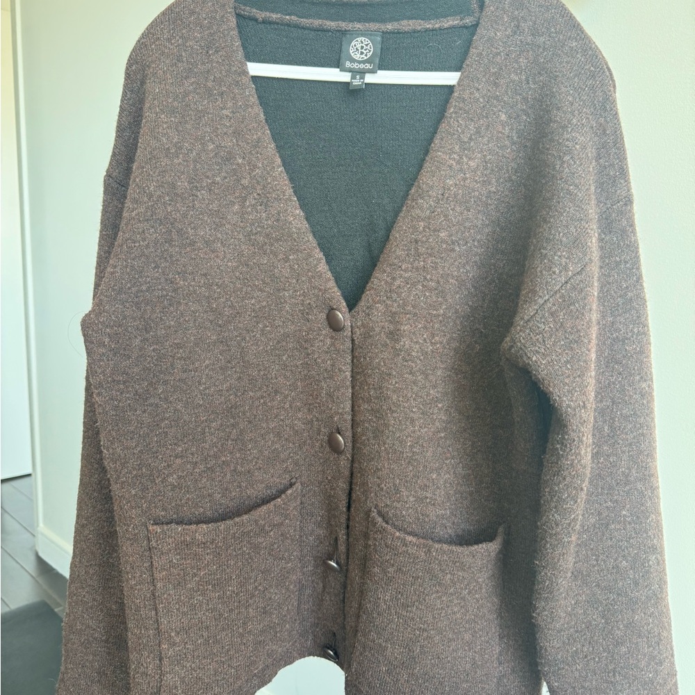 bobeau Brown Button-Front V-Neck Pocket Cardigan